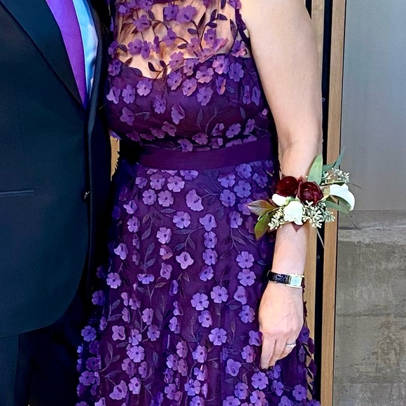 Mother of the Bride Eliza J Party Gown 3D floral appliqué Purple 10 Worn Once - Picture 3 of 3